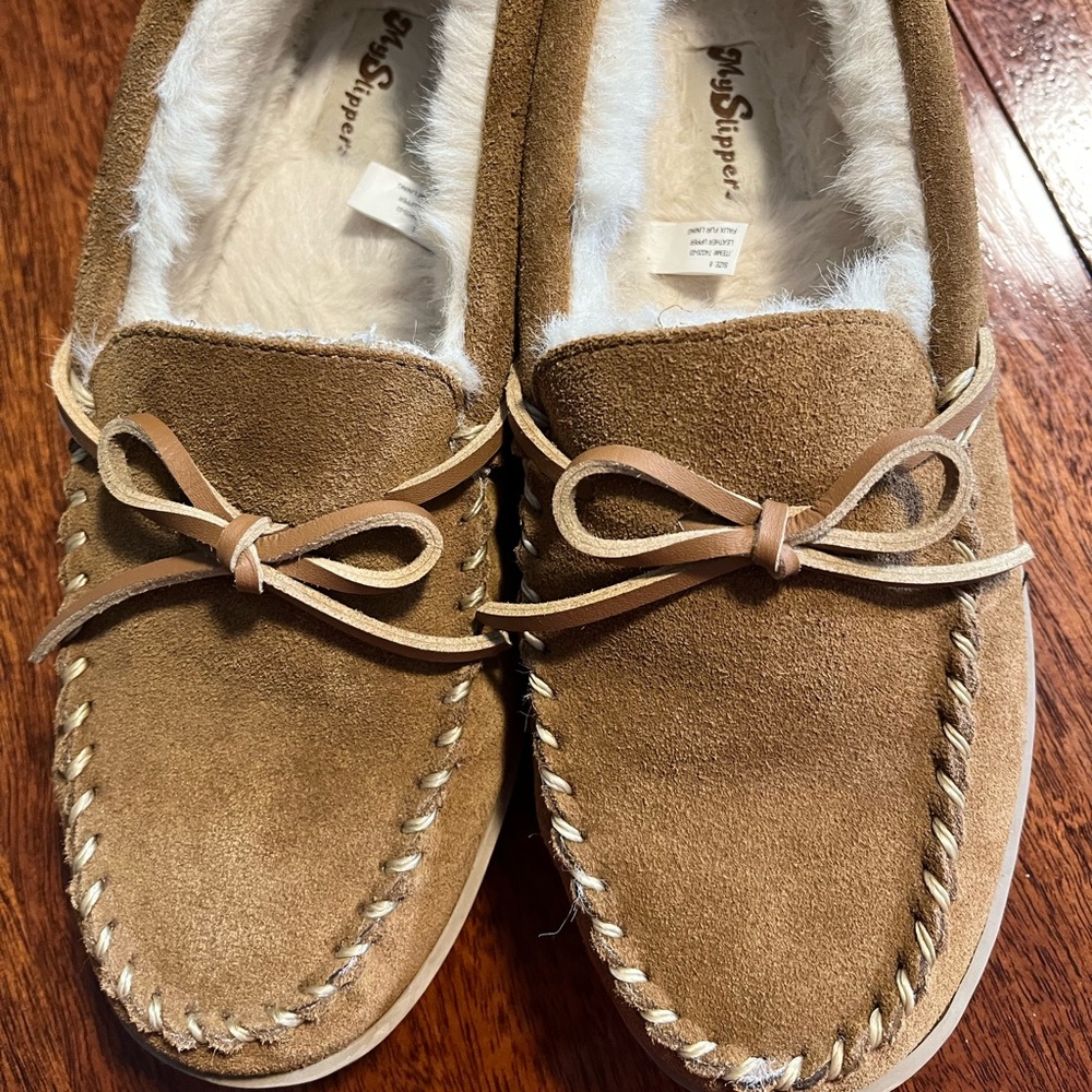 EUC My Slippers Women’s Moccasin Slippers Chestnut size 8KC